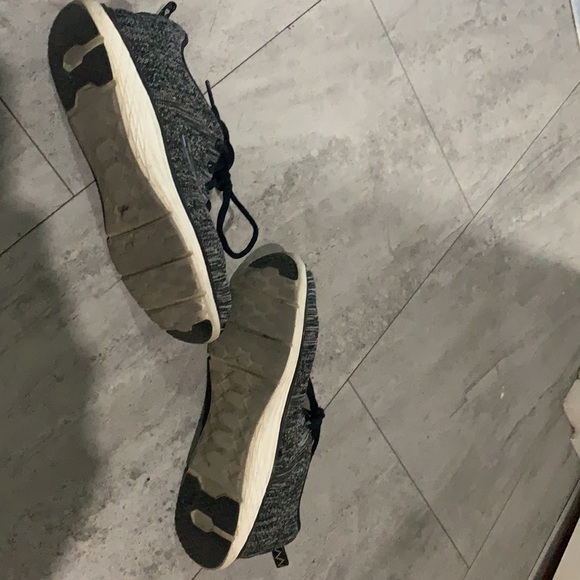 Sketchers running shoes size 7 women - Picture 2 of 3